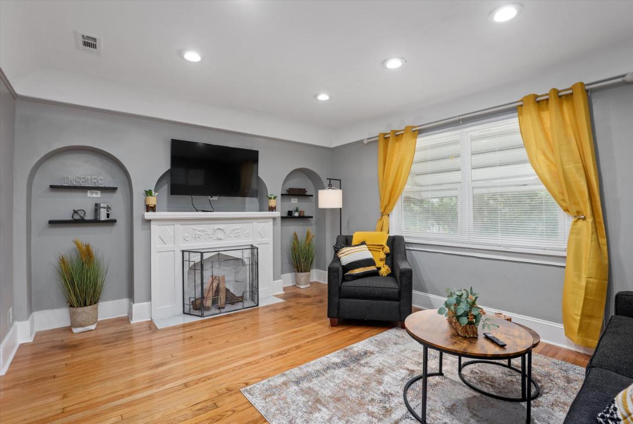 Modern & Cozy East Side Gem ~ Queen Beds ~ Parking Детройт Екстериор снимка