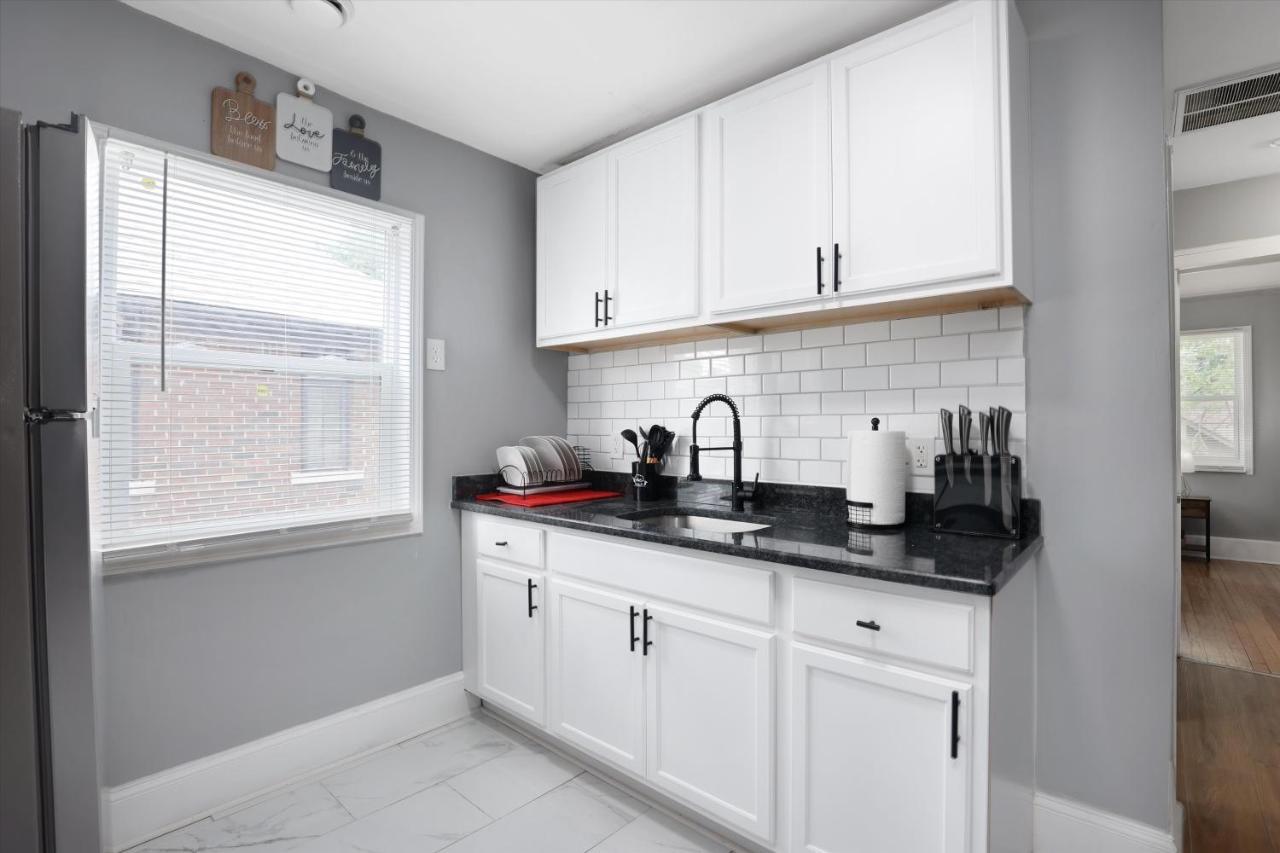 Modern & Cozy East Side Gem ~ Queen Beds ~ Parking Детройт Екстериор снимка